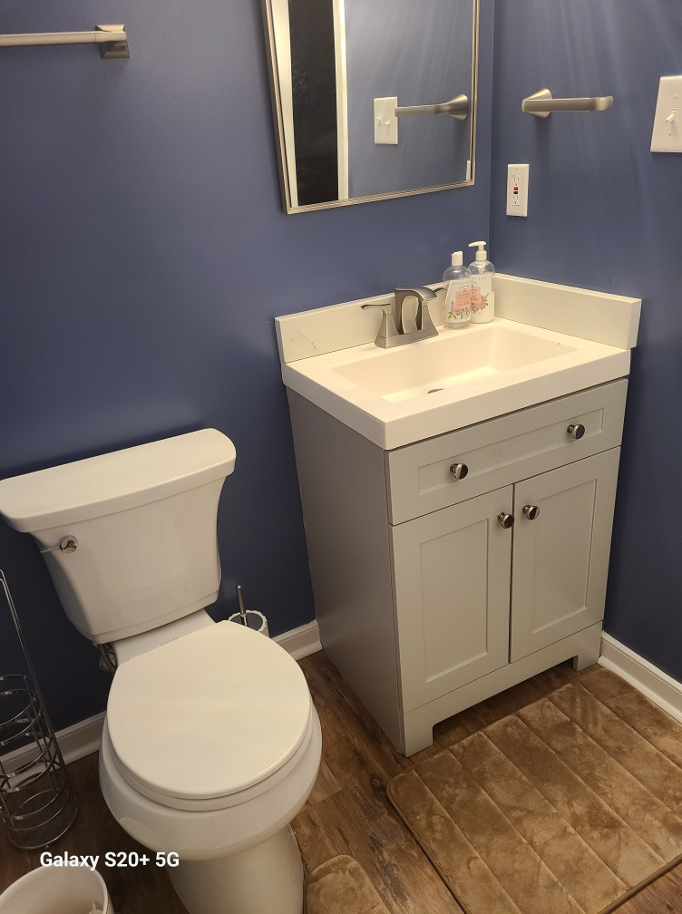 Spacious Room for Rent in quiet neighborhood - Photo 6