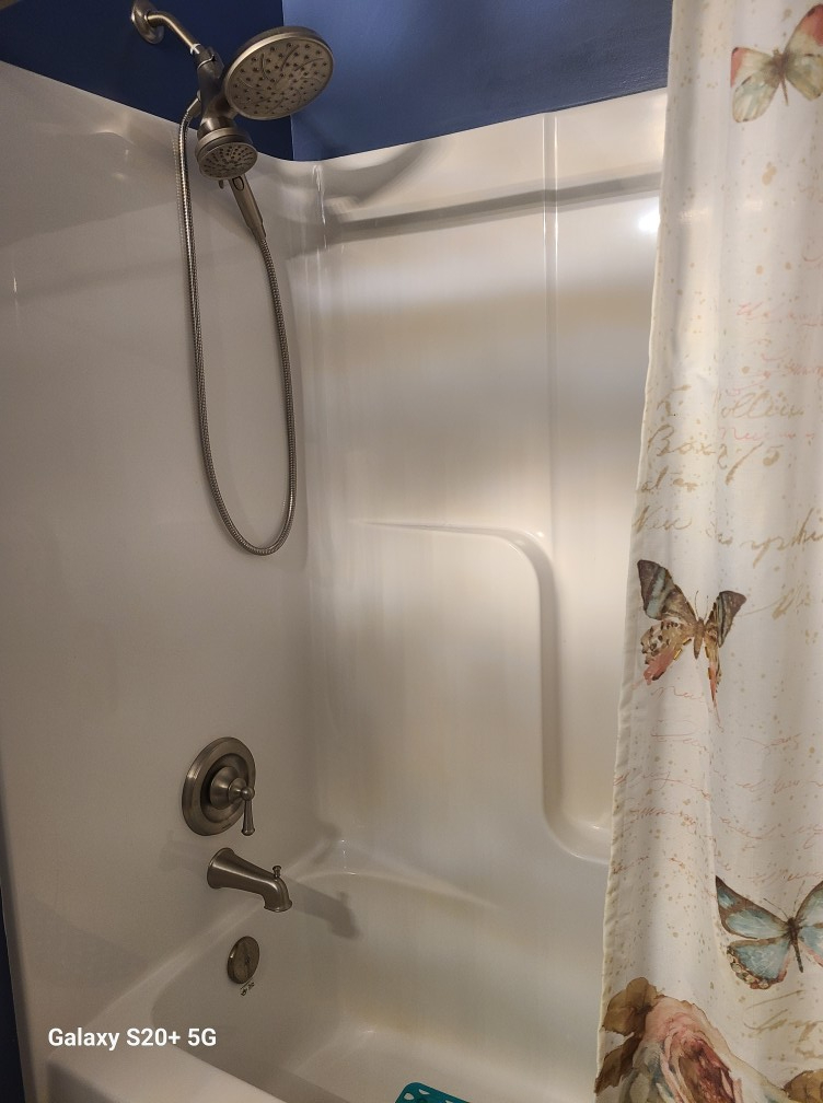 Spacious Room for Rent in quiet neighborhood - Photo 8