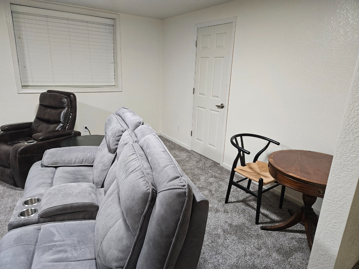 Basement apartment for rent - Photo 4