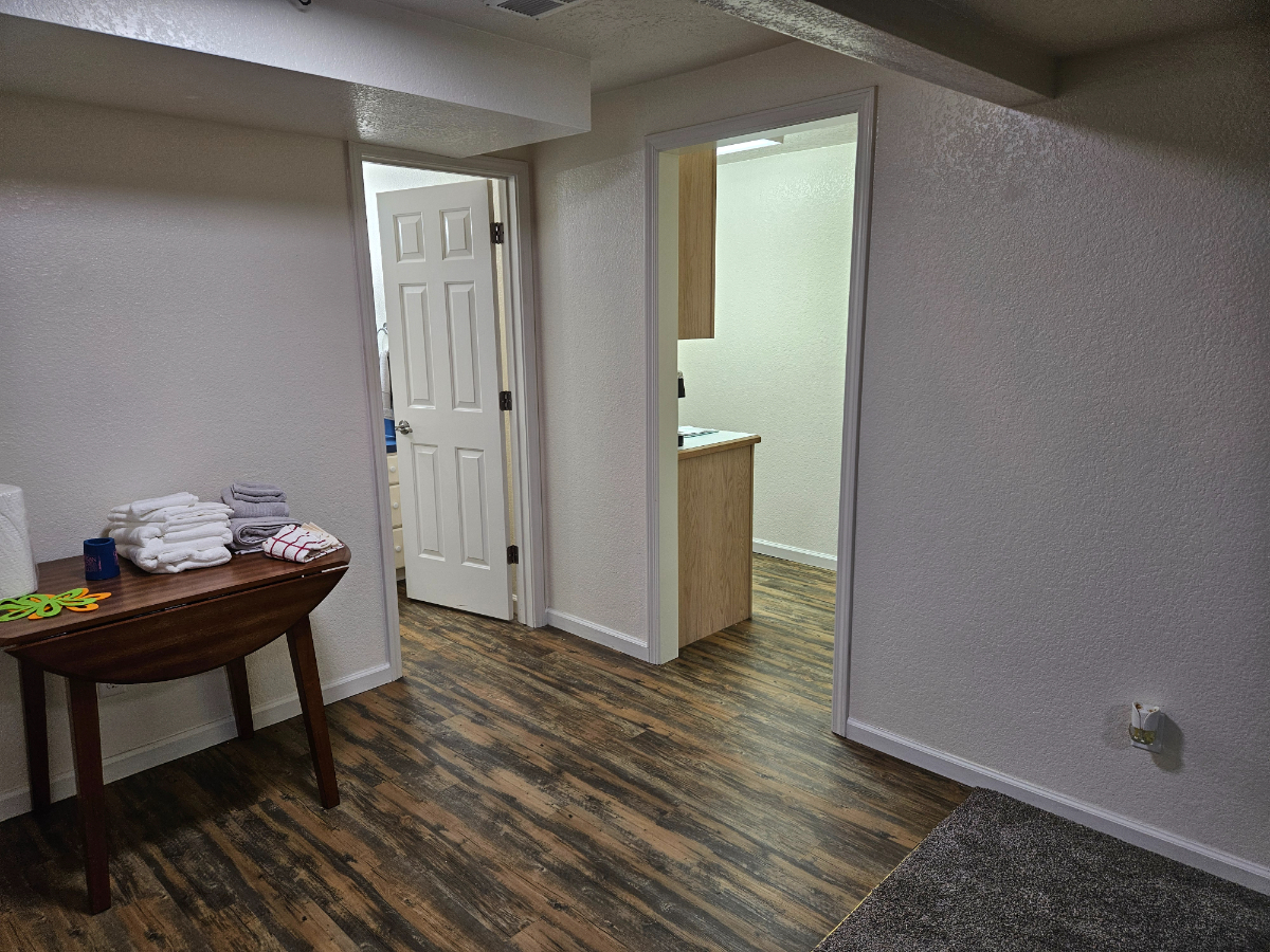 Basement apartment for rent - Photo 5