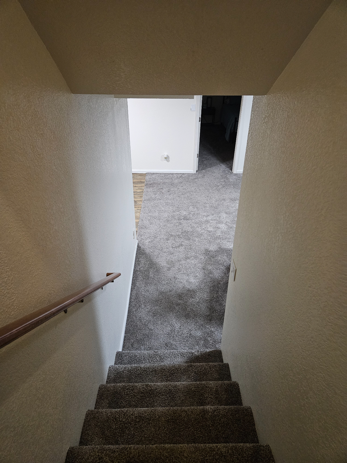 Basement apartment for rent - Photo 2