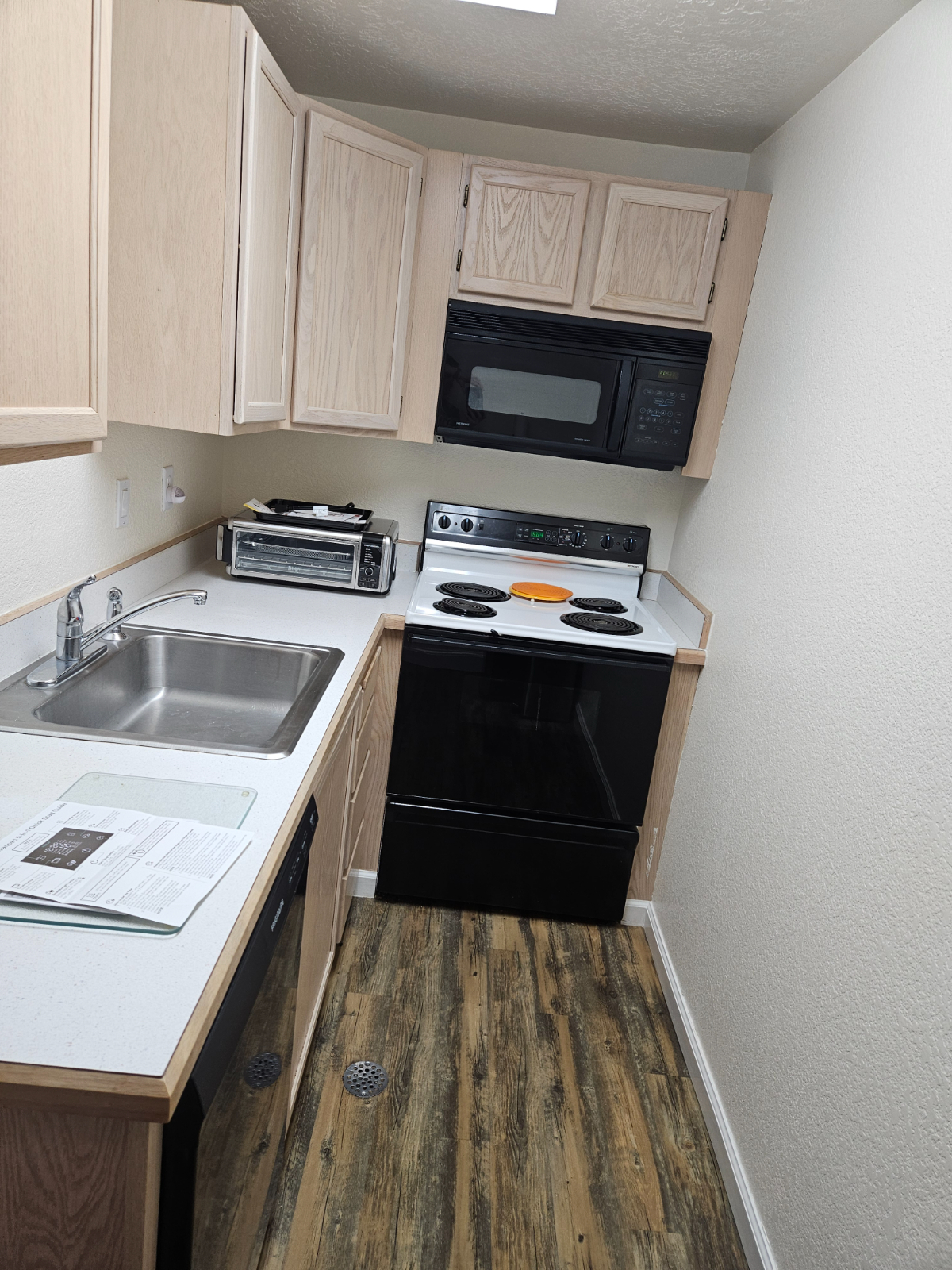 Basement apartment for rent - Photo 6