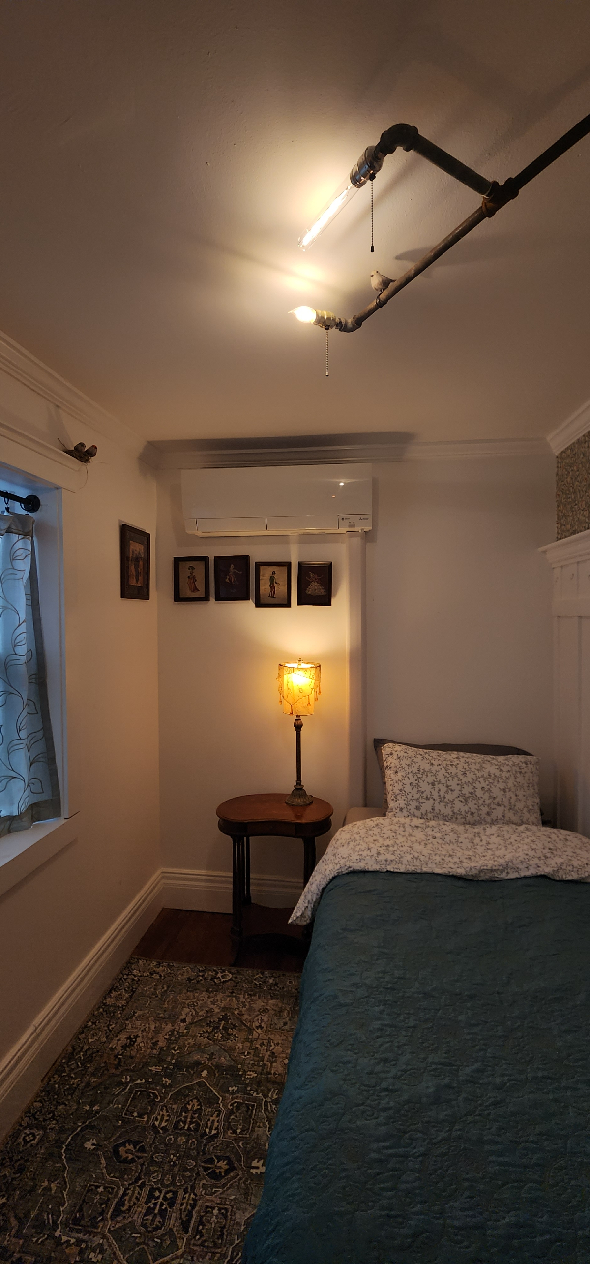 Quiet Carriage House, STEAMPUNK apt, 2 BR, 1 B, balcony, parking - Photo 7