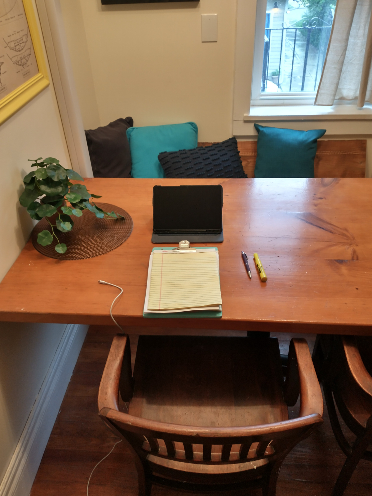 Quiet Carriage House, STEAMPUNK apt, 2 BR, 1 B, balcony, parking - Photo 3