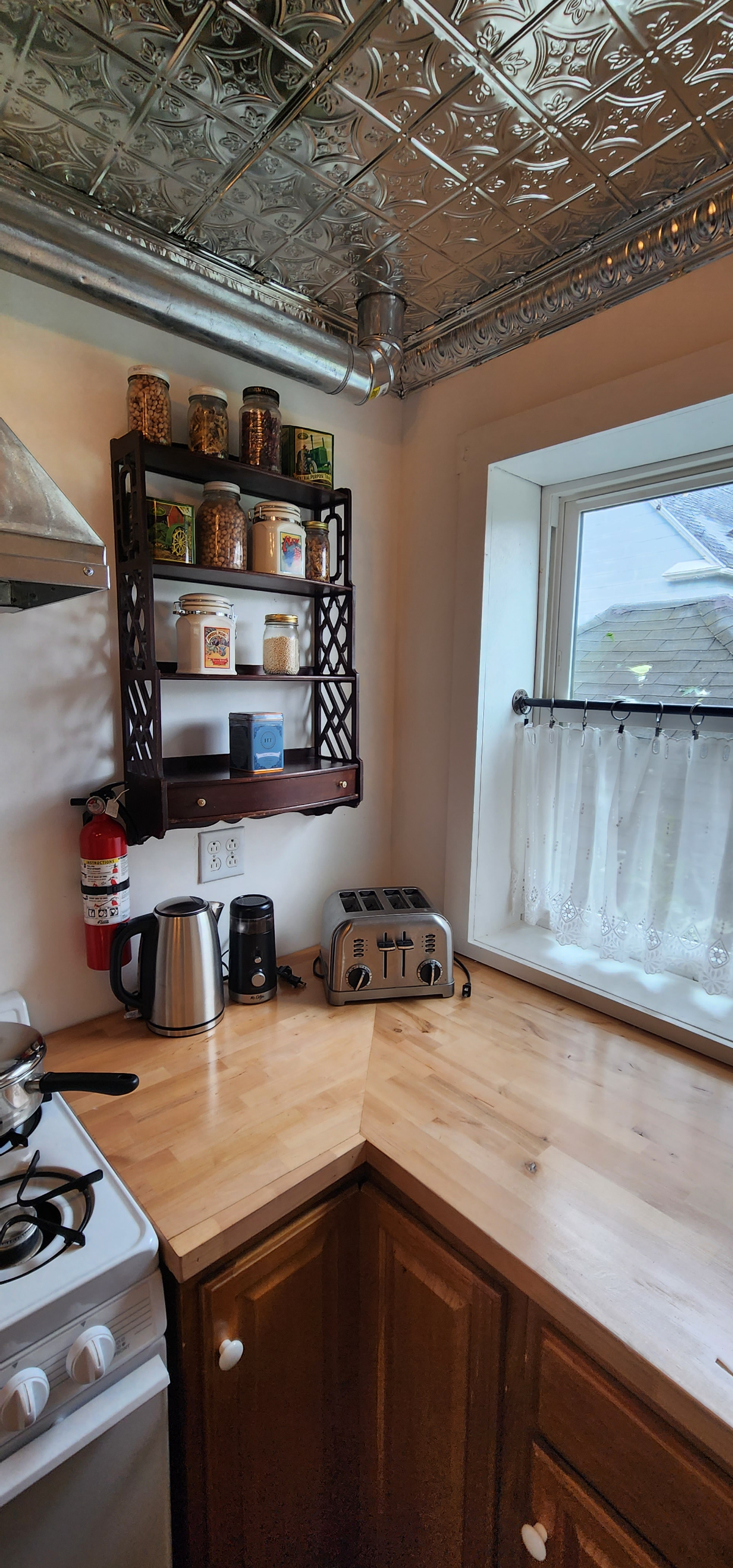 Quiet Carriage House, STEAMPUNK apt, 2 BR, 1 B, balcony, parking - Photo 10