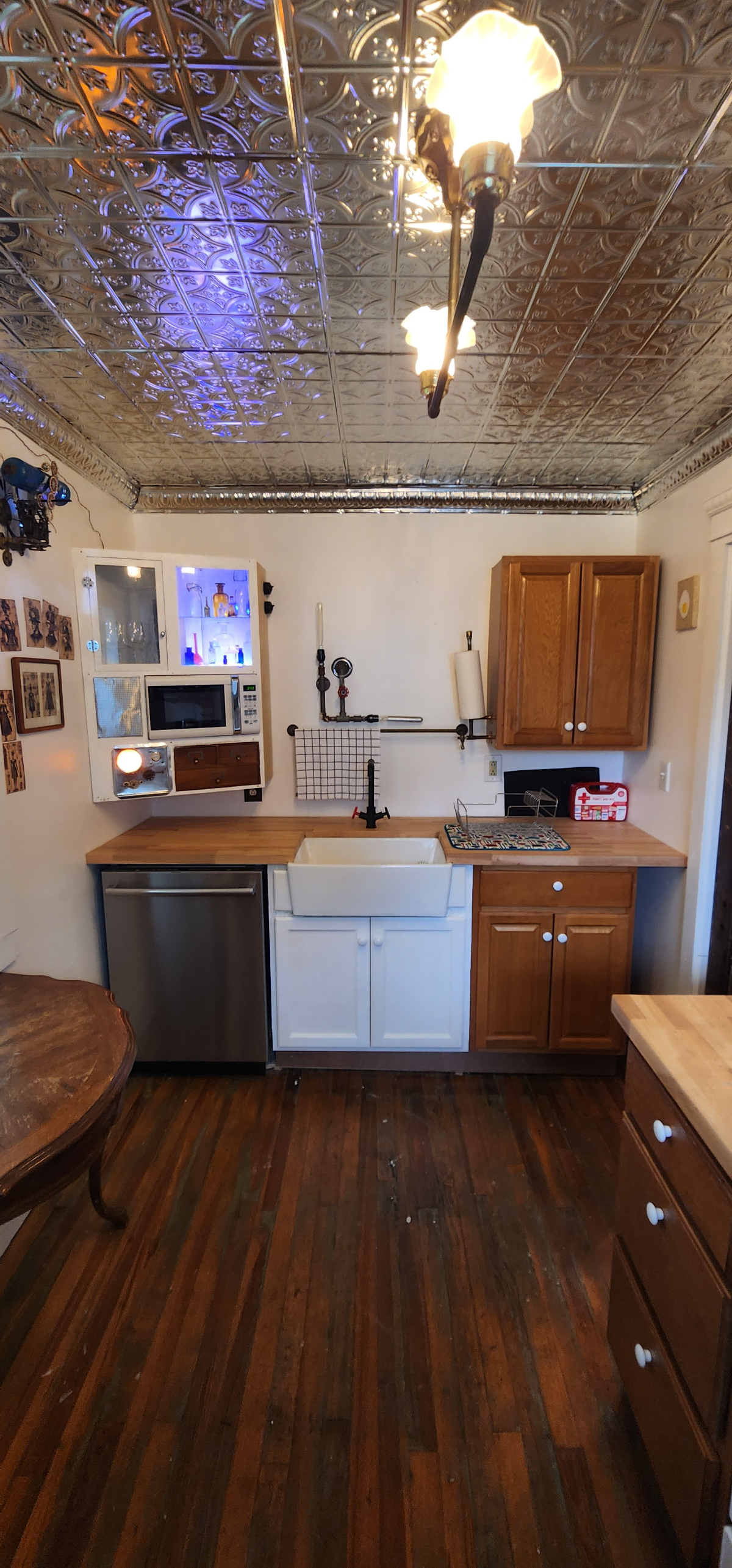 Quiet Carriage House, STEAMPUNK apt, 2 BR, 1 B, balcony, parking - Photo 8