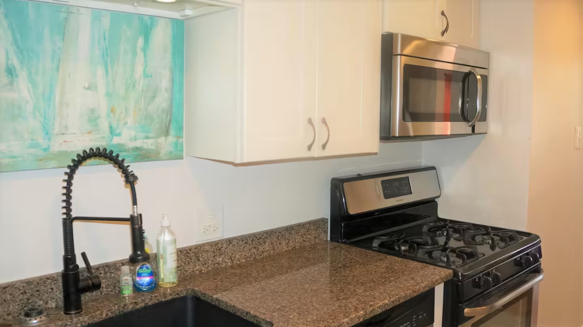 Private Room w/shared Home Amenities and Patio Retreat 250/wk long term - Photo 2