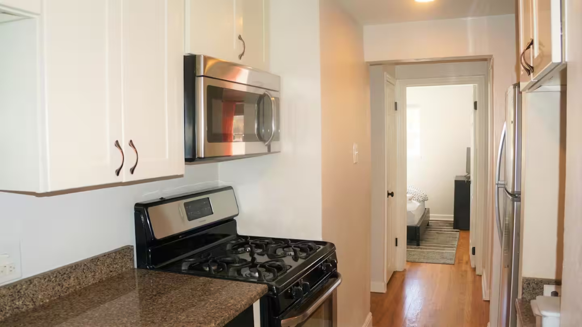 Private Room w/shared Home Amenities and Patio Retreat 250/wk long term - Photo 3
