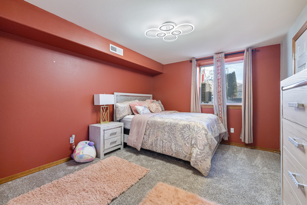 Kennewick Charm - Elegant Comfort in a Spacious Home with Premium Amenities & Enviable Locale Room 2