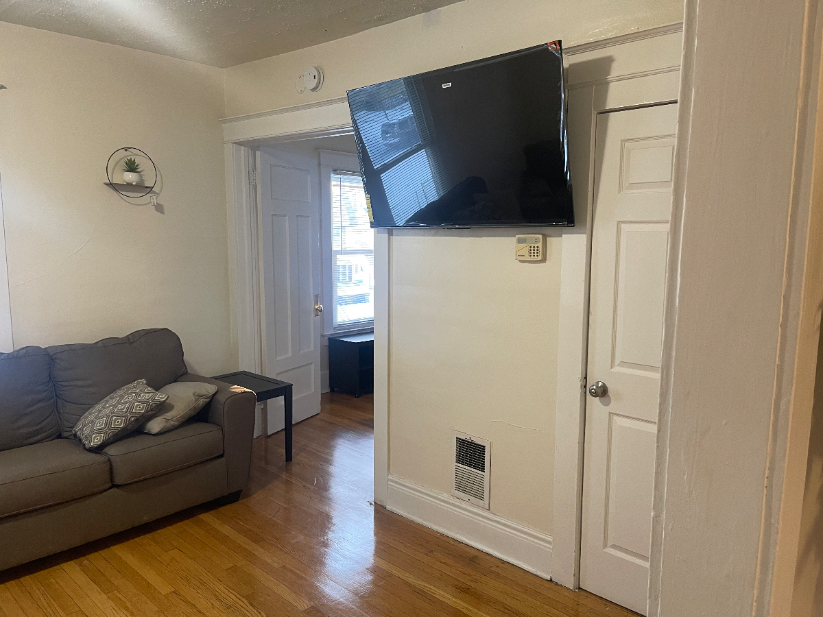 Rochester Perfect Stay - Beautiful 2BR Apartment with All Comforts & Idyllic Location - Photo 9