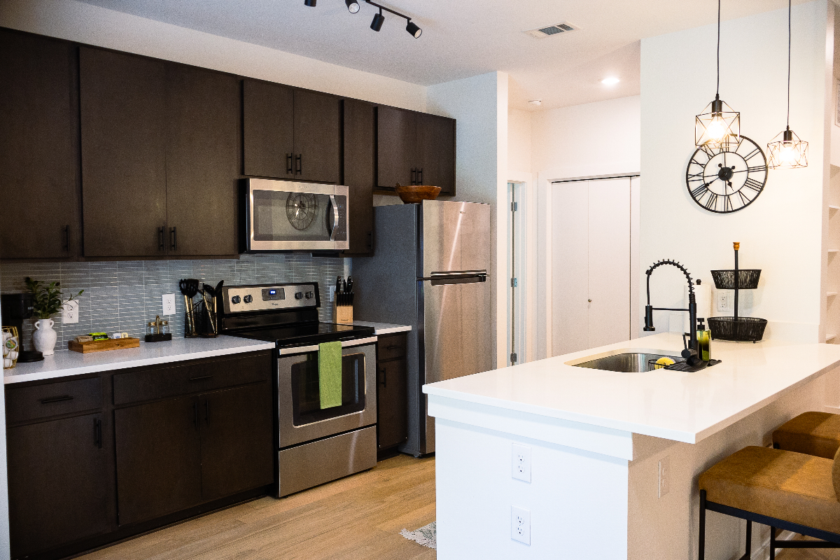 Chic Austin Condo - Modern Comforts & Prime Location - Photo 6