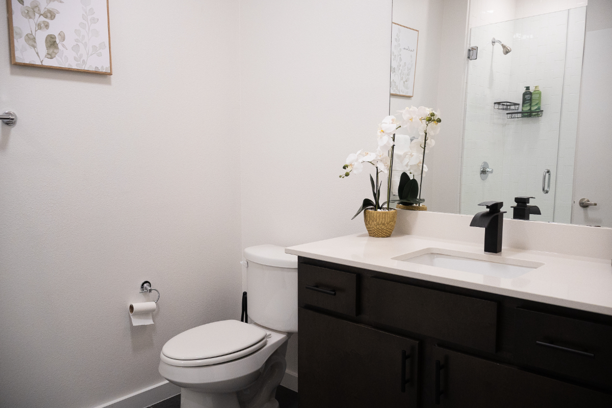 Chic Austin Condo - Modern Comforts & Prime Location - Photo 12