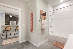 Chic Austin Condo - Modern Comforts & Prime Location - Photo 9