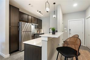 Chic Austin Condo - Modern Comforts & Prime Location - Photo 4