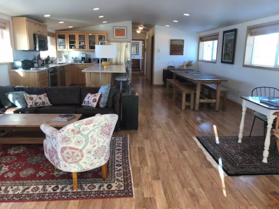 Scenic Countryside Retreat - Serene 2-Bedroom Apartment on a Biodiverse Farm - Photo 1
