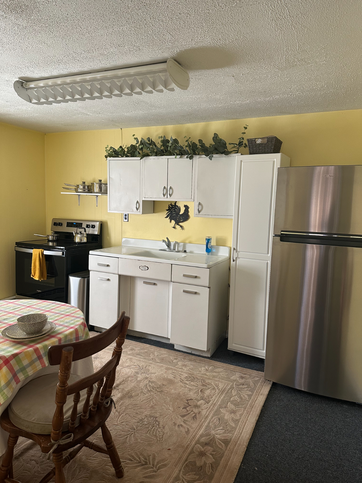 Cute Vintage 2 BR 1 Bath with Great Views of small town - Photo 2