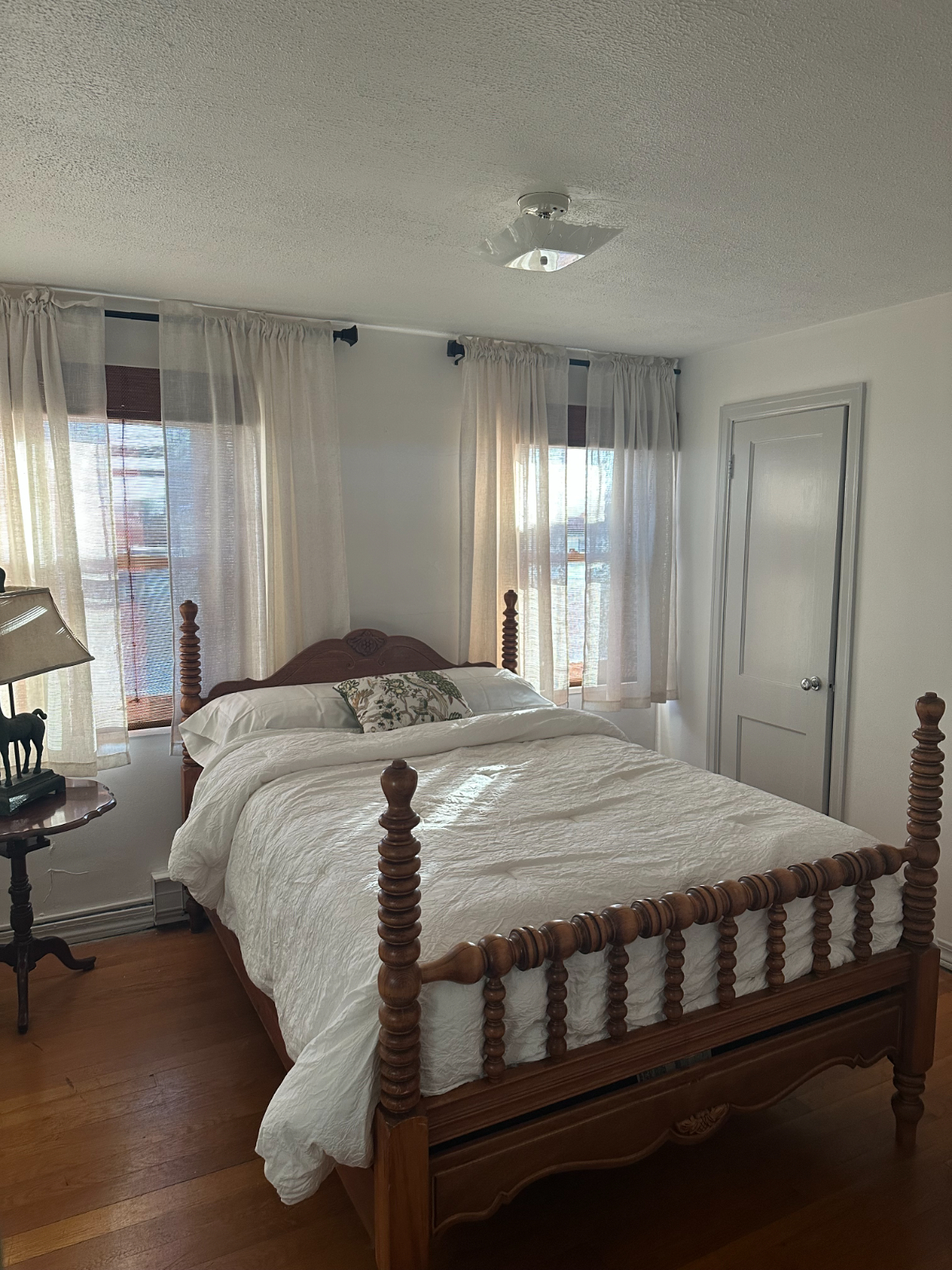 Cute Vintage 2 BR 1 Bath with Great Views of small town - Photo 3