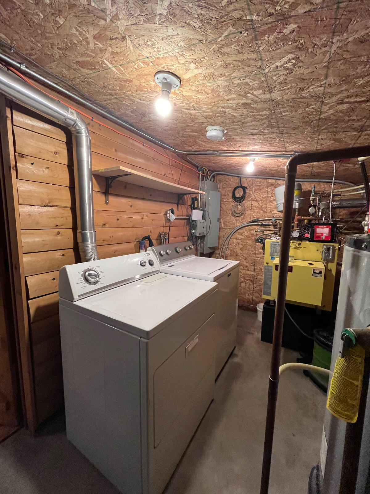 Private fully furnished cozy cabin. Just outside of Brattleboro. walking trail, raised beds and room - Photo 11