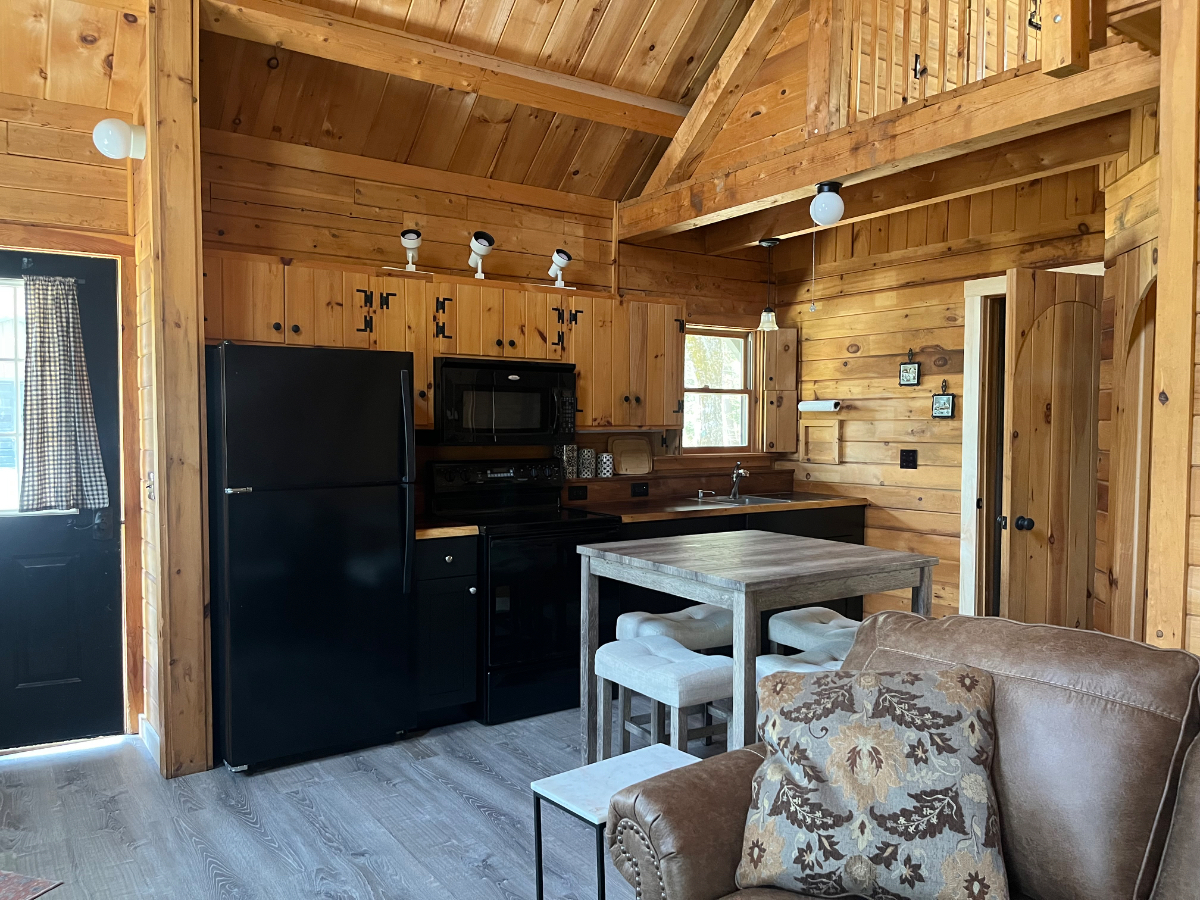 Private fully furnished cozy cabin. Just outside of Brattleboro. walking trail, raised beds and room - Photo 2