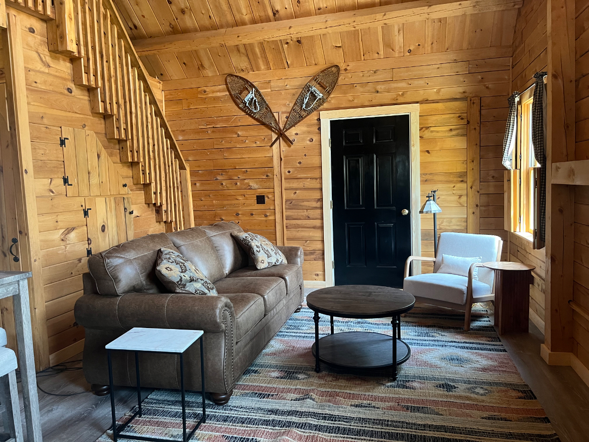 Private fully furnished cozy cabin. Just outside of Brattleboro. walking trail, raised beds and room - Photo 5