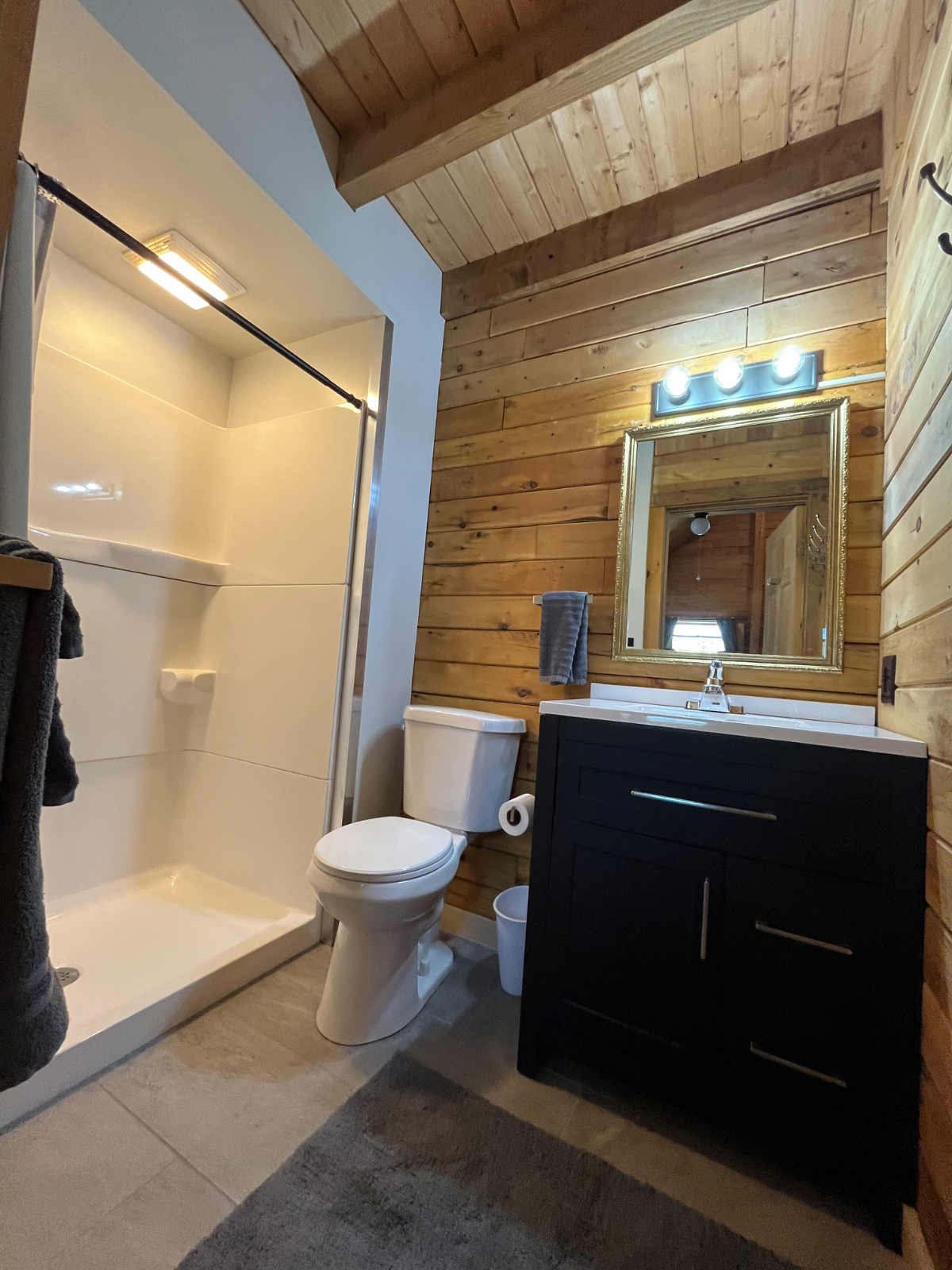 Private fully furnished cozy cabin. Just outside of Brattleboro. walking trail, raised beds and room - Photo 10