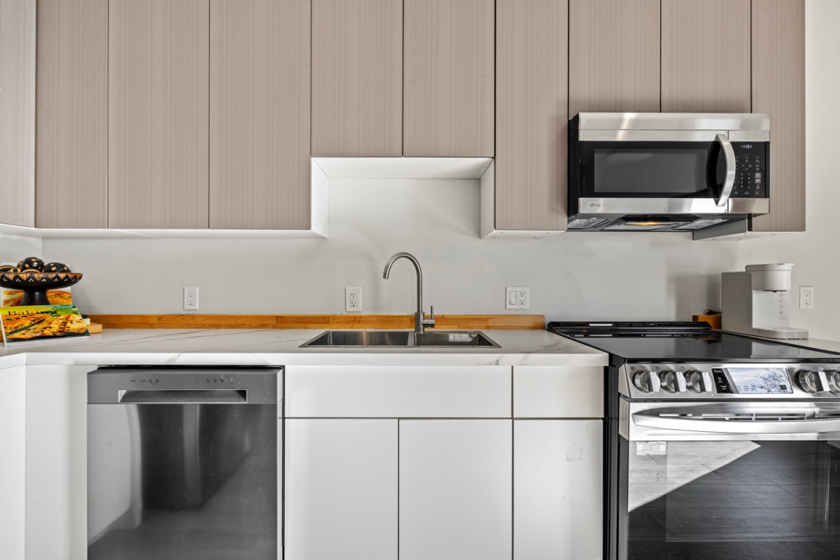 New Boutique Midtown Apartment - Photo 3