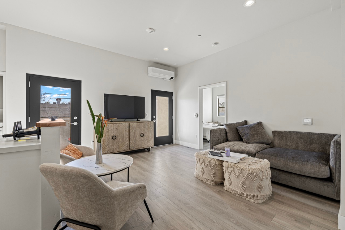 New Boutique Midtown Apartment - Photo 6