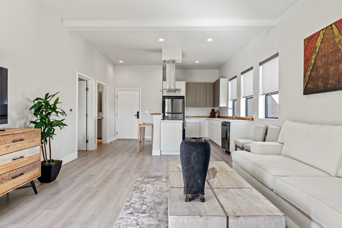New Boutique Midtown Apartment - Photo 6
