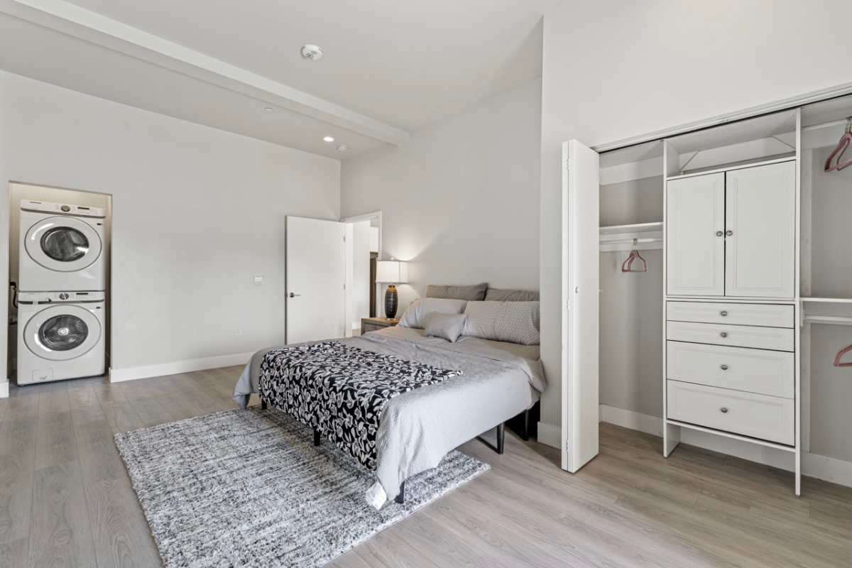 New Boutique Midtown Apartment - Photo 3