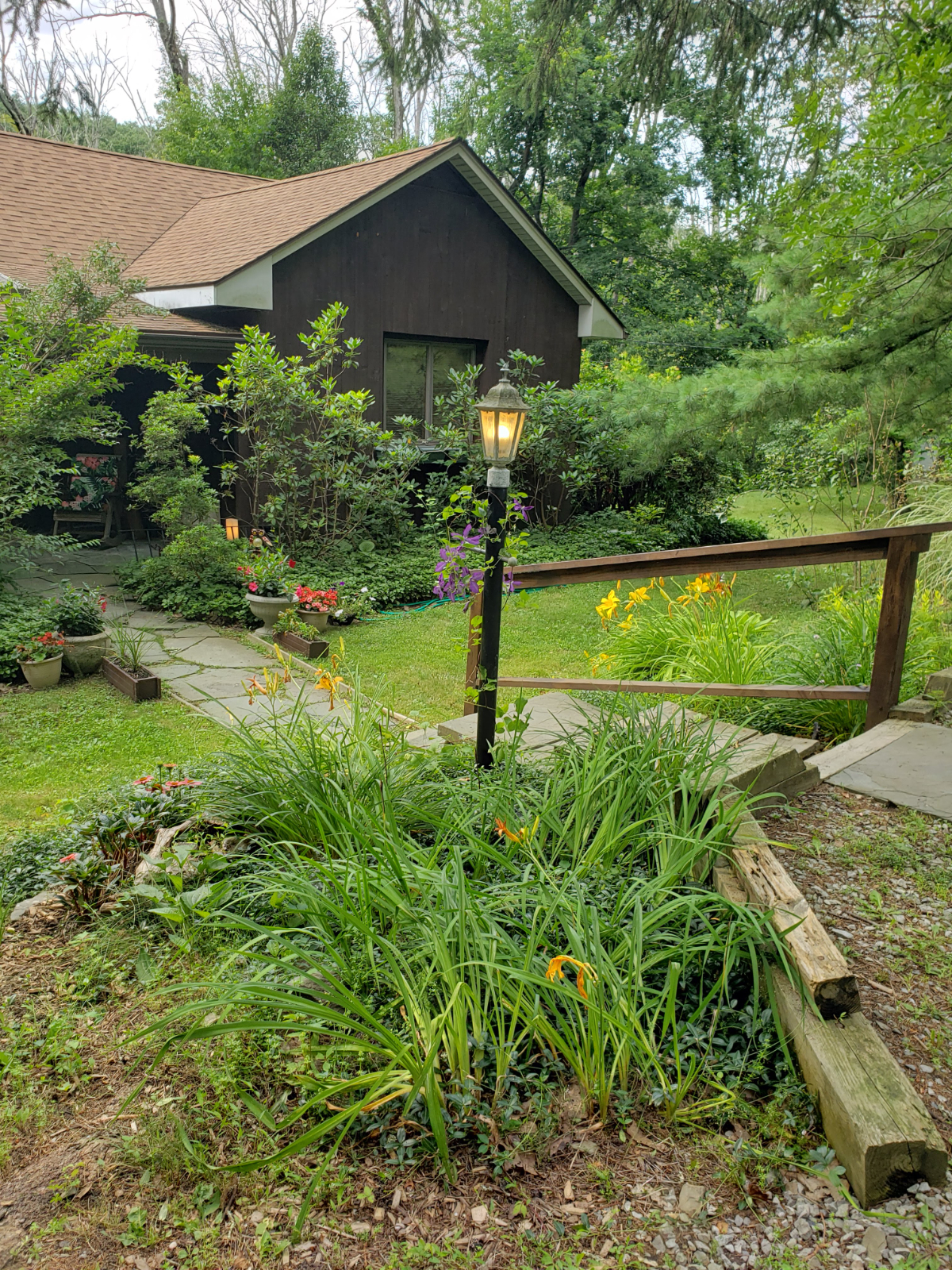 Charming Creekside Getaway - Photo 5