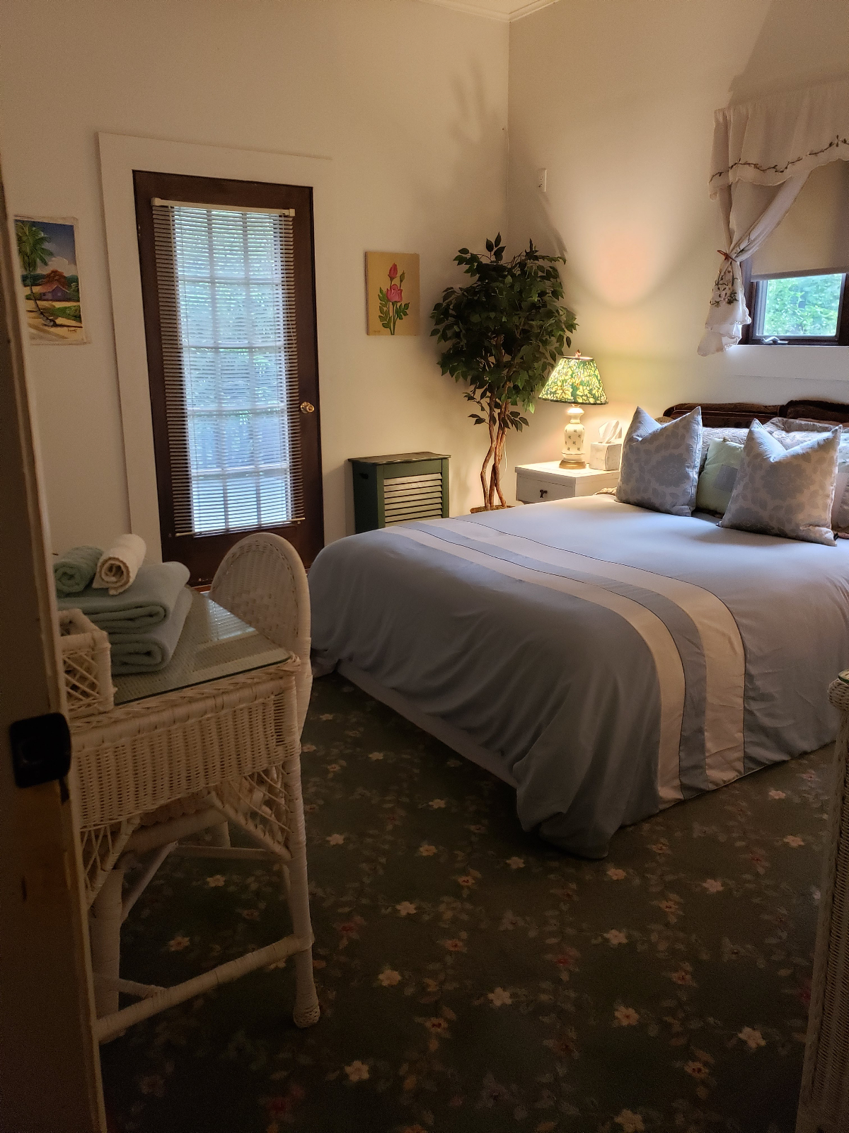 Charming Creekside Getaway - Photo 12