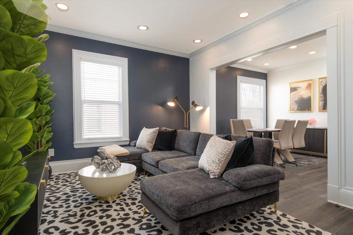 Spacious  3 Bedroom  Second Floor Duplex Steps from Downtown - Photo 9