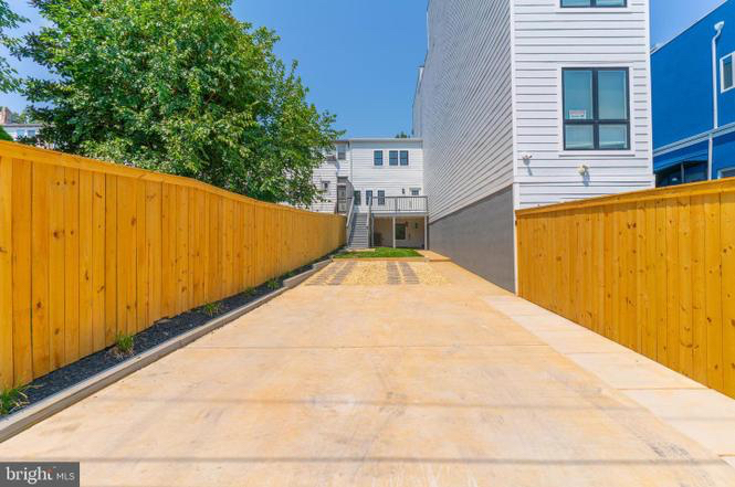 The Cozy Retreat - Private Garden Apt w/ Parking - Photo 1