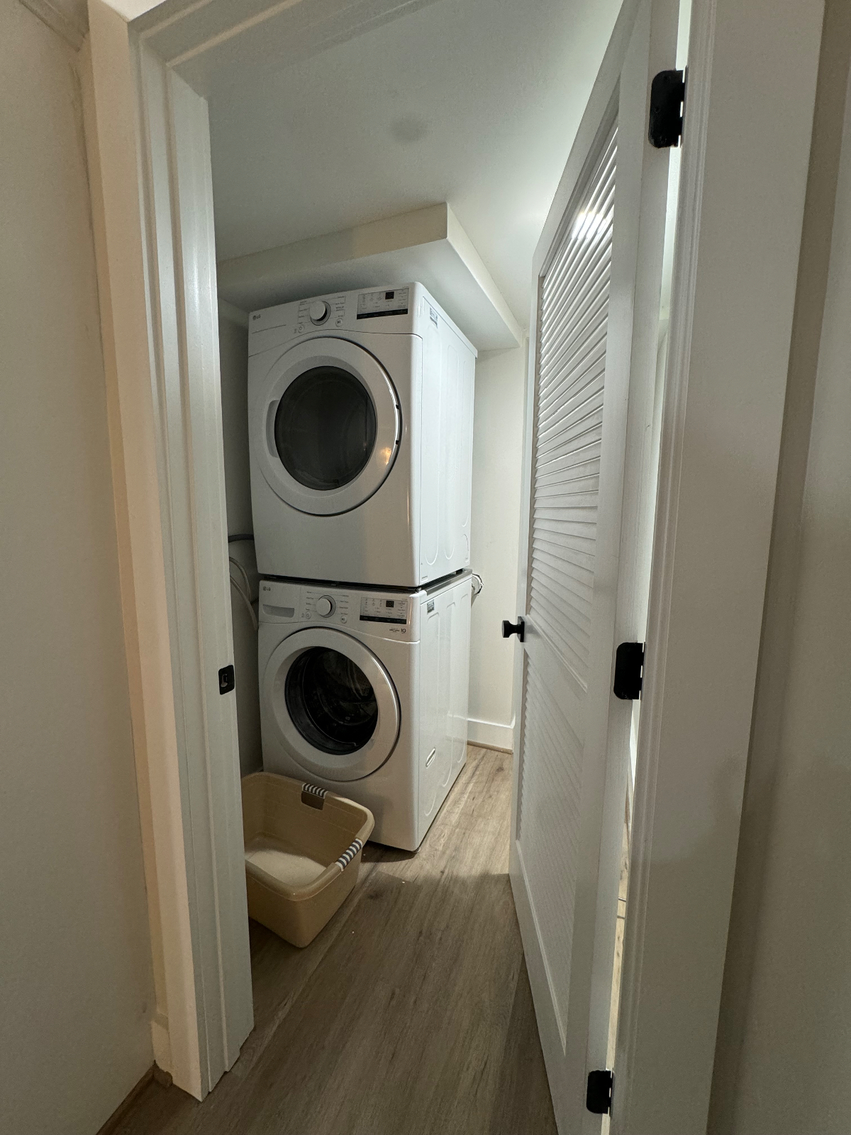 The Cozy Retreat - Private Garden Apt w/ Parking - Photo 3
