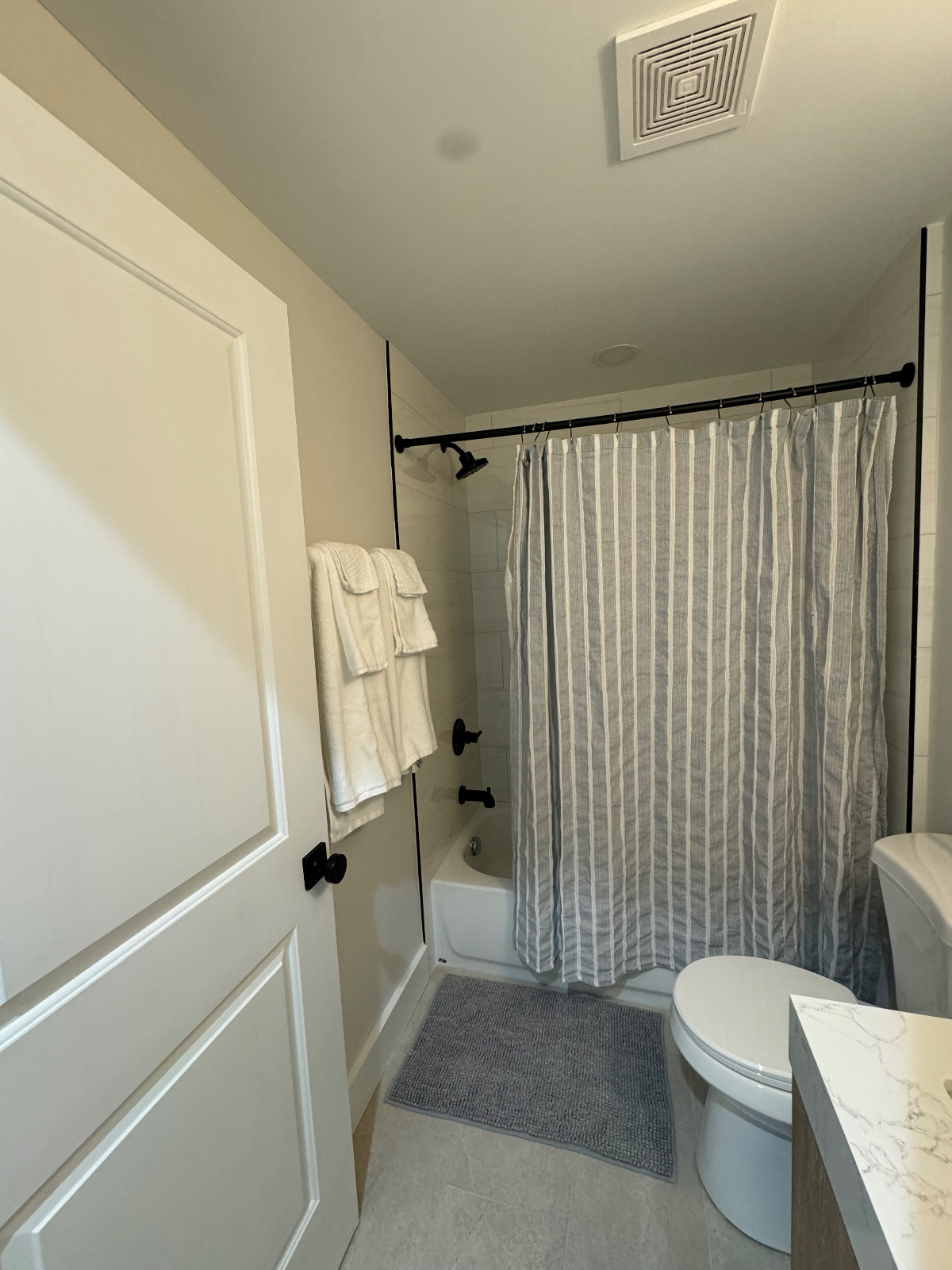 The Cozy Retreat - Private Garden Apt w/ Parking - Photo 4