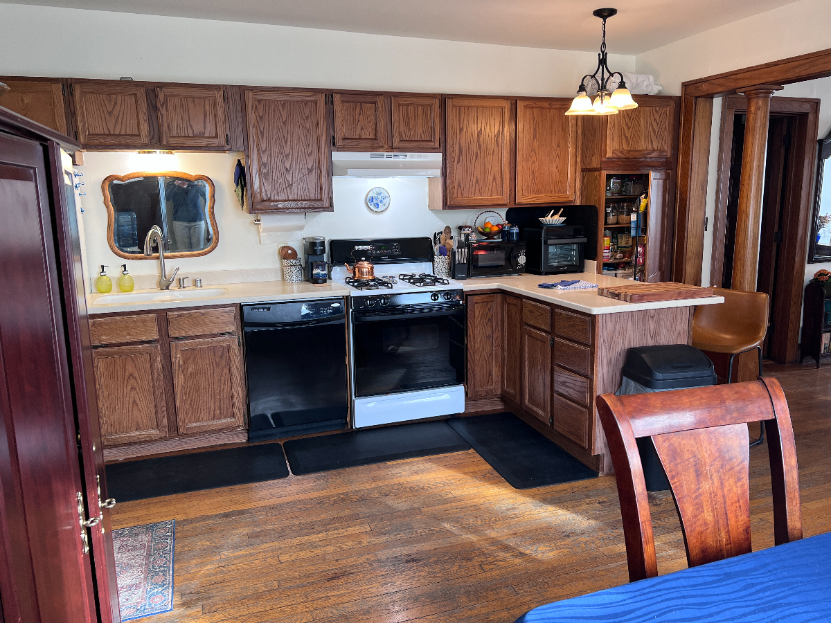 Quiet lakeside 2 bedroom apartment with great views - Photo 6