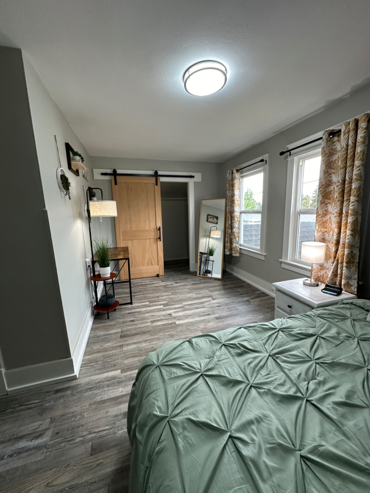 Spacious home just minutes from downtown Puyallup and the local hospital,perfect for roommates looking to enjoy a vibrant, convenient... - Photo 2