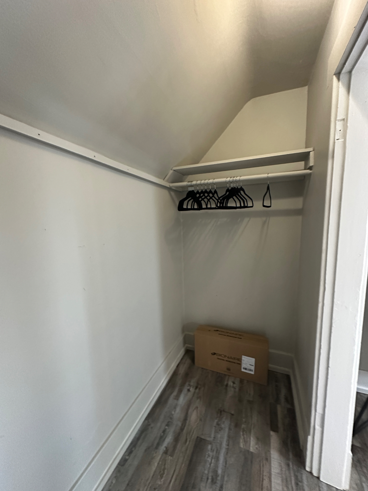 Spacious home just minutes from downtown Puyallup and the local hospital,perfect for roommates looking to enjoy a vibrant, convenient... - Photo 3