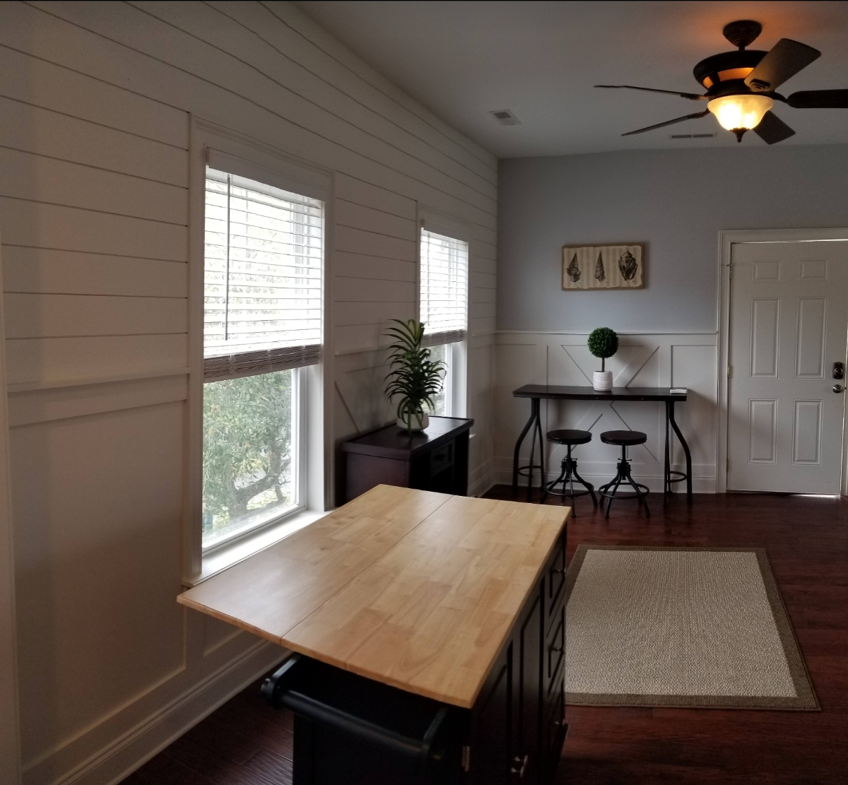 Idyllic Island Retreat - Luxe Studio Oasis with Deluxe Amenities - Your Pet-Friendly Sanctuary - Photo 6