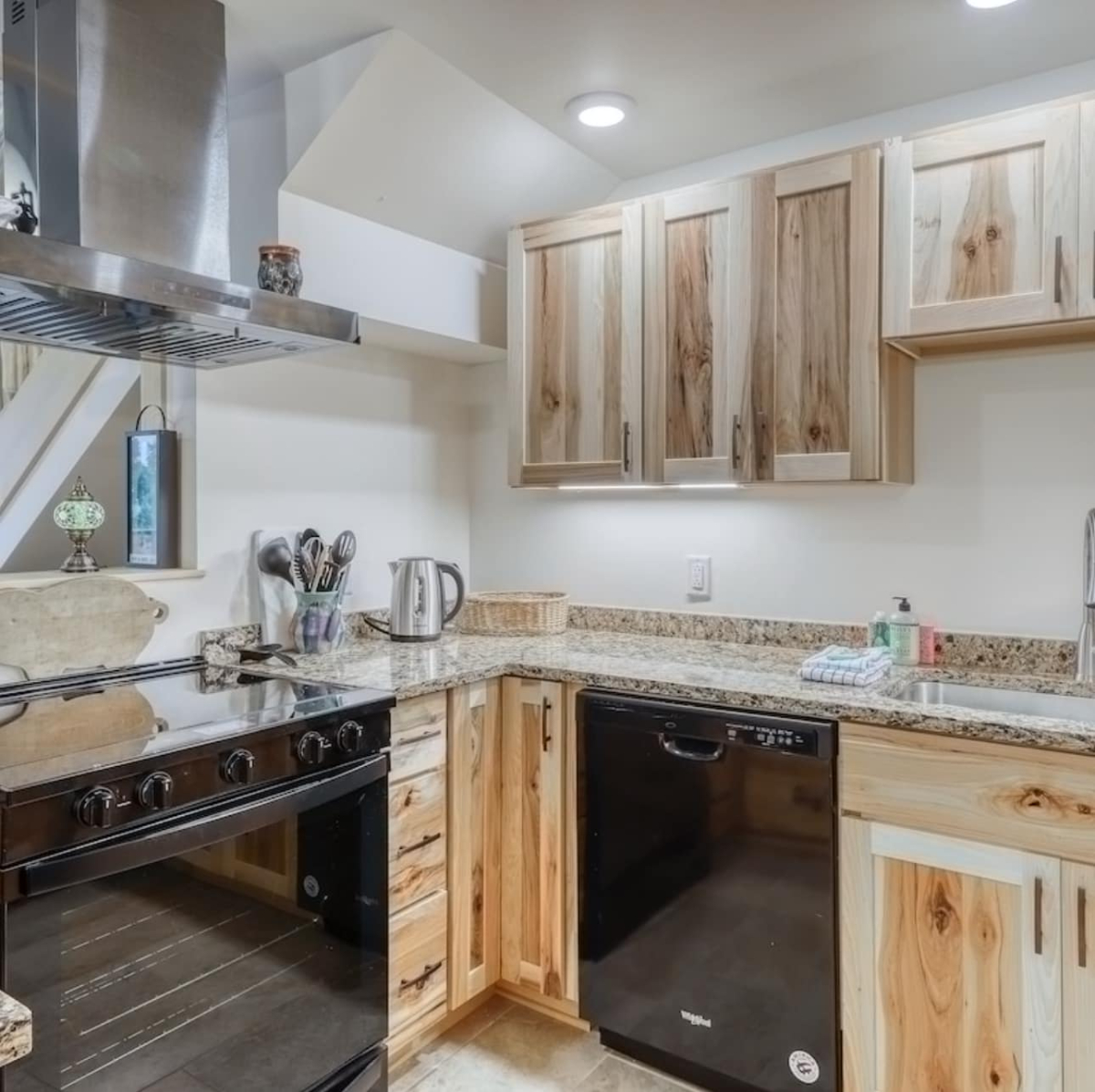 Ski-In/Ski-Out Condo at Sugarbush - Rustic Charm & Prime Location - Photo 4