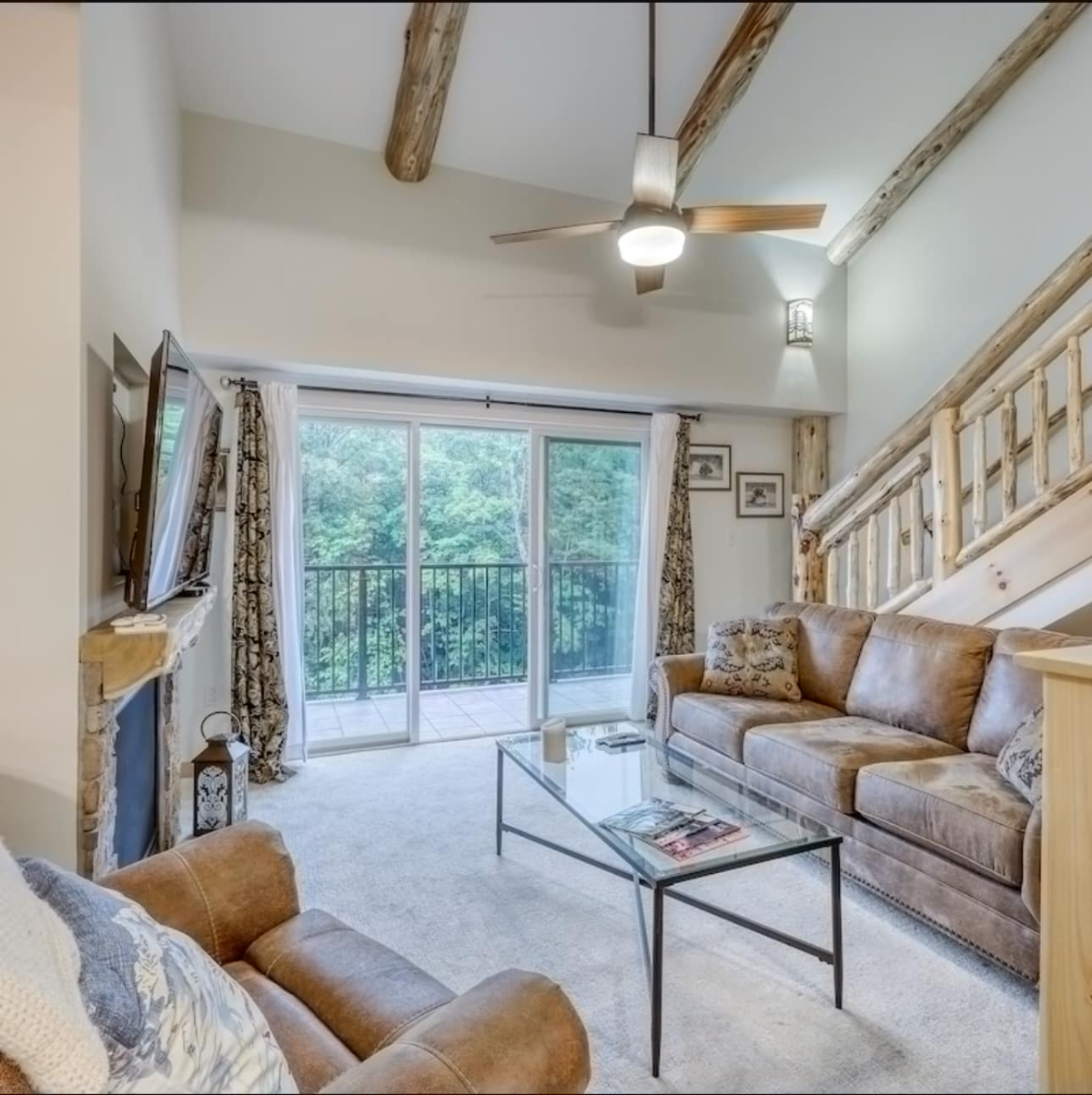 Ski-In/Ski-Out Condo at Sugarbush - Rustic Charm & Prime Location - Photo 2
