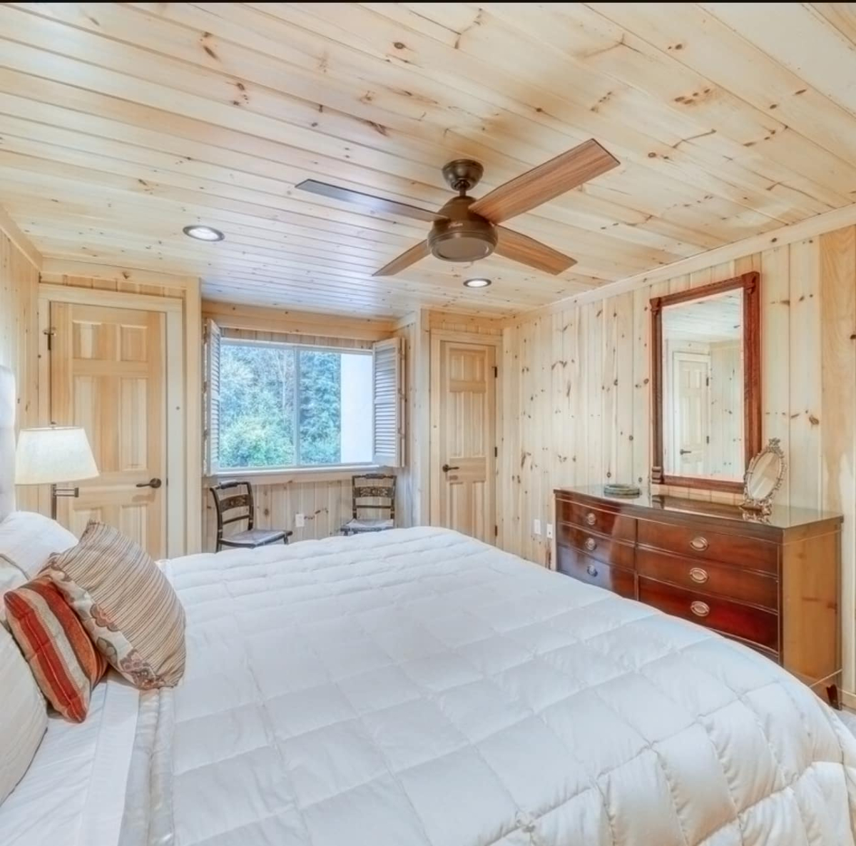 Ski-In/Ski-Out Condo at Sugarbush - Rustic Charm & Prime Location - Photo 5