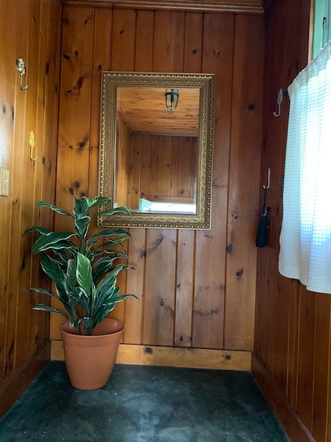 Home away from home! one bedroom apartment with separate entrance and parking! - Photo 8