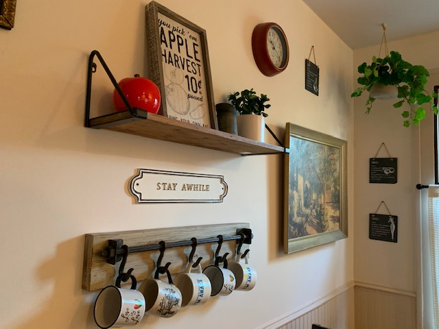 Home away from home! one bedroom apartment with separate entrance and parking! - Photo 6