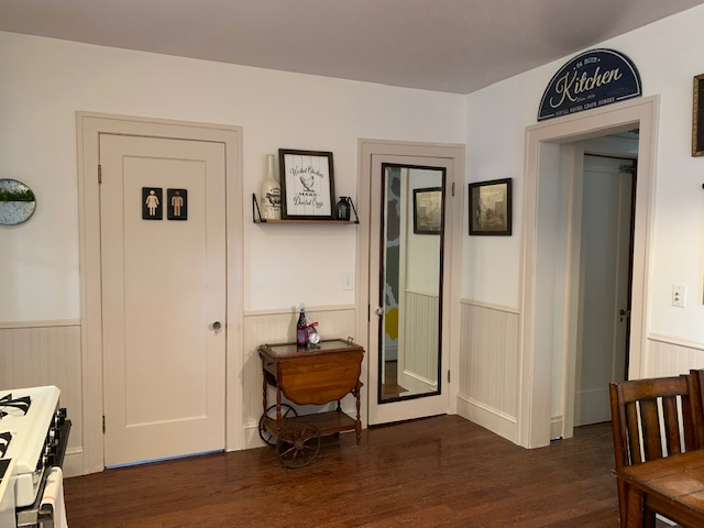 Home away from home! one bedroom apartment with separate entrance and parking! - Photo 10