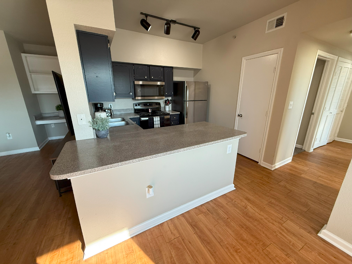 Luxury Modern 1Bd - Cozy, Central & Affordable - Photo 7