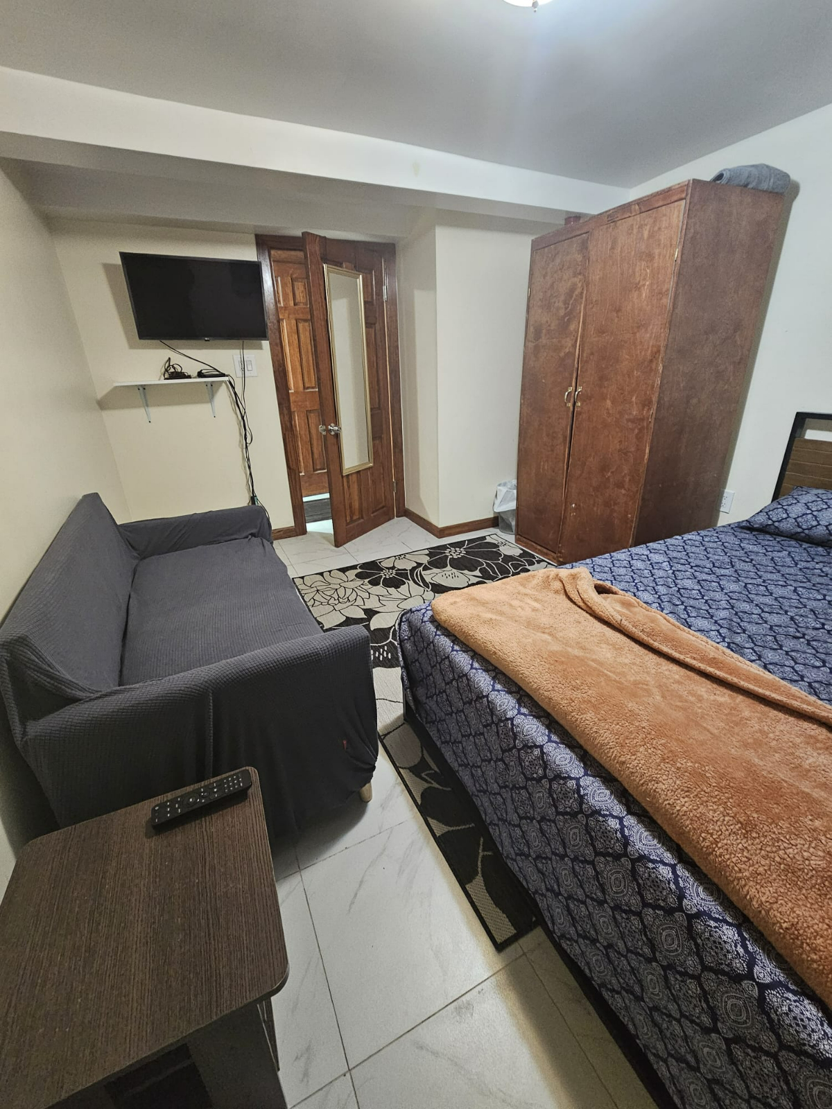 1st Floor Room - 8 - Photo 6