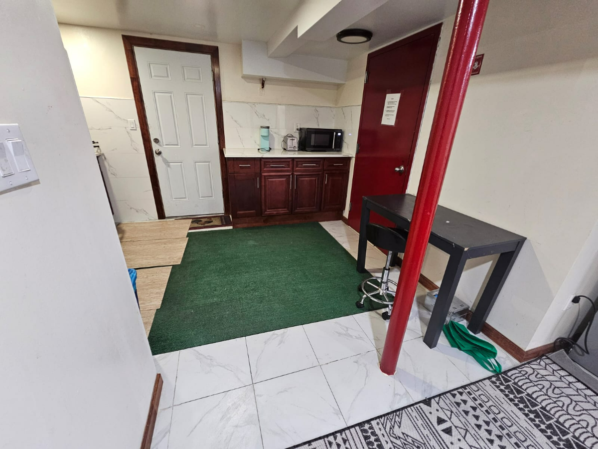 1st Floor Room - 8 - Photo 6