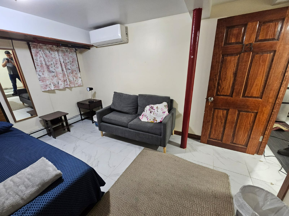 1st Floor Room - 8 - Photo 7
