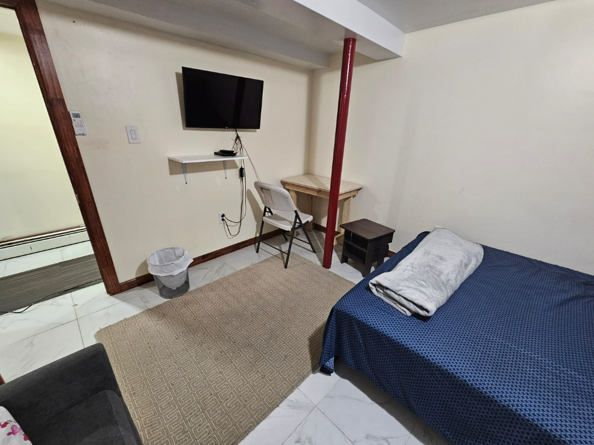 1st Floor Room - 8 - Photo 9